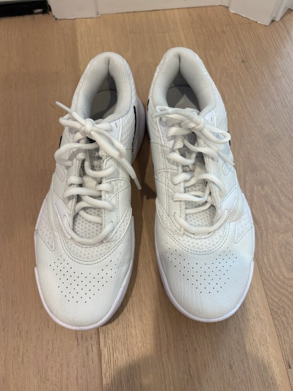 NikeCourt Lite 4 Women's Size 7 Tennis Shoes Great Condition - Picture 5 of 10